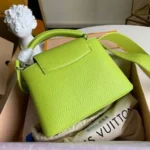 Bolso Louis Vuitton LV para mujer Capucines BB de piel Taurillon color lima brillante
