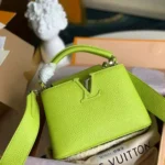 Bolso Louis Vuitton LV para mujer Capucines BB de piel Taurillon color lima brillante