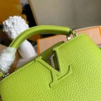 Bolso Louis Vuitton LV Capucines BB para mujer, piel Taurillon color lima brillante (1)