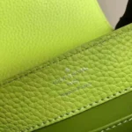 Bolso Louis Vuitton LV para mujer Capucines BB de piel Taurillon color lima brillante