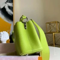 Bolso Louis Vuitton LV Capucines BB para mujer, piel Taurillon color lima brillante (1)