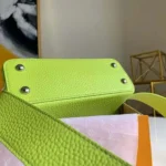 Bolso Louis Vuitton LV para mujer Capucines BB de piel Taurillon color lima brillante
