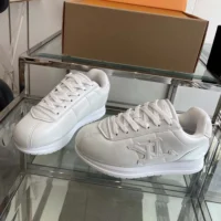 Louis Vuitton Unisex LV BUTTERSOFT Sneaker-White 1AIKDJ (1)