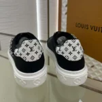Louis Vuitton Unisex LV Time Out Sneaker-Black 1AHOG9