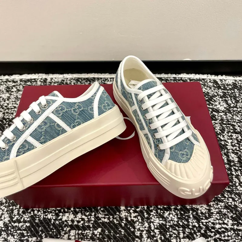 Gucci Unisex Chunky Sneaker-Light Blue ‎831825FAD7P4642