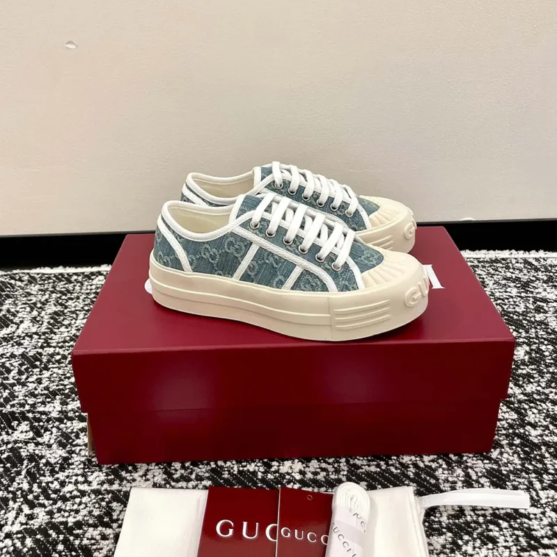 Gucci Unisex Chunky Sneaker-Light Blue ‎831825FAD7P4642
