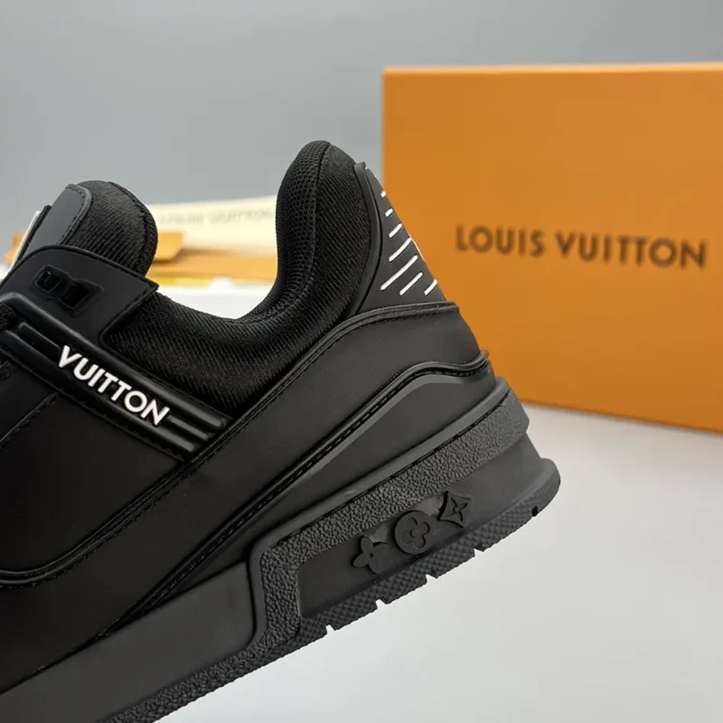 Louis Vuitton LV Unisex LV Trainer Sneaker-Black 1AIKRS
