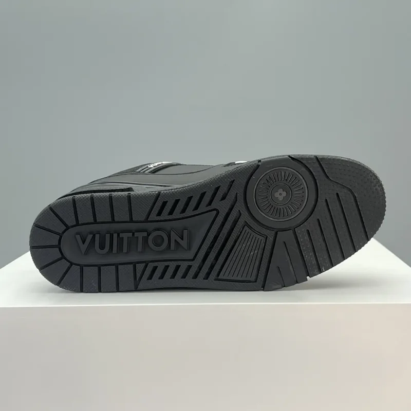 Louis Vuitton LV Unisex LV Trainer Sneaker-Black 1AIKRS