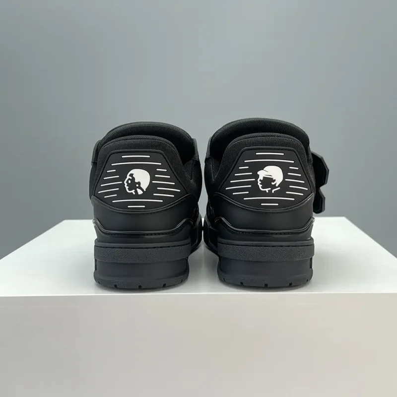 Louis Vuitton LV Unisex LV Trainer Sneaker-Black 1AIKRS