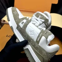 Louis Vuitton LV Unisex LV Trainer Sneaker-Green 1AIKN1 (1)