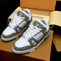 Louis Vuitton LV Unisex LV Trainer Sneaker-Green 1AIKN1 (1)