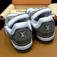 Louis Vuitton LV Unisex LV Trainer Sneaker-Green 1AIKN1 (1)