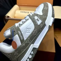 Louis Vuitton LV Unisex LV Trainer Sneaker-Green 1AIKN1 (1)