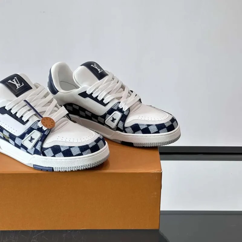 Louis Vuitton LV Unisex LV Trainer Sneaker-White 1AIKQQ