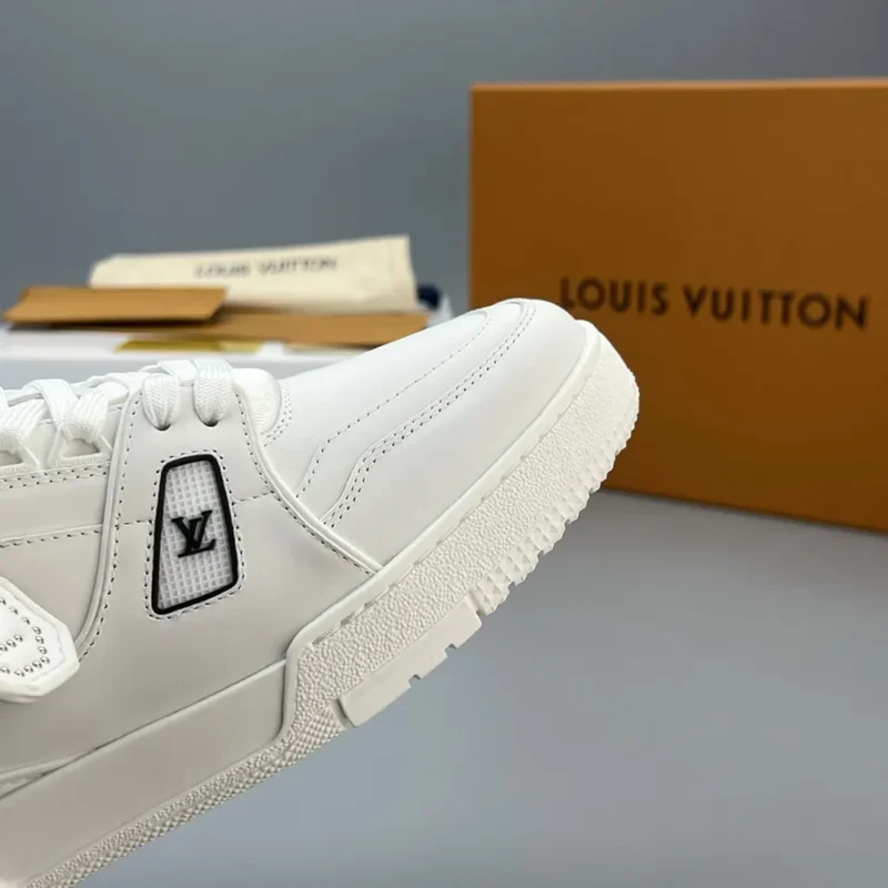 Louis Vuitton LV Unisex LV Trainer Sneaker-White 1AIKR9