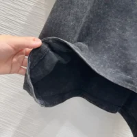 Louis Vuitton Women Curve Hem T-Shirt 1AIR84 (1)