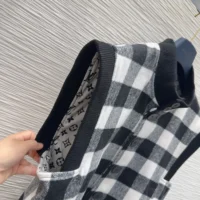 Louis Vuitton Women Sleeveless Check Bomber Jacket 1AIPTD (1)