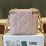 Chanel Women Caviar Quilted Mini Vanity Case With Chain Light Pink