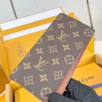 Louis Vuitton LV Unisex Brazza Wallet Monogram Canvas-M66540