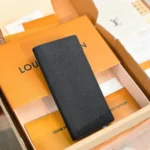 Louis Vuitton LV Unisex Brazza Wallet Waxy Calfskin Leather-Black M25942