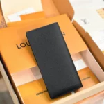 Louis Vuitton LV Unisex Brazza Wallet Waxy Calfskin Leather-Black M25942