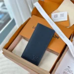 Louis Vuitton LV Unisex Brazza Wallet Waxy Calfskin Leather-Navy M25978