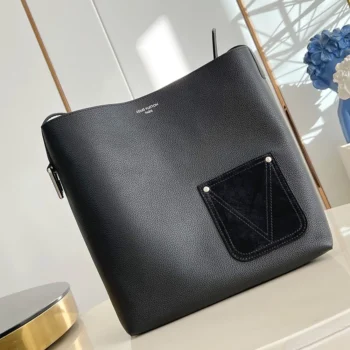 Louis Vuitton LV Unisex Verso Hobo LV Touch Calfskin Leather-Black M27022