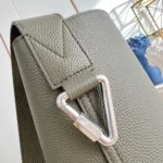 Louis Vuitton LV Unisex Verso Hobo LV Touch Calfskin Leather-Green M26747