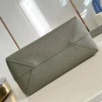 Louis Vuitton LV Unisex Verso Hobo LV Touch Calfskin Leather-Green M26747