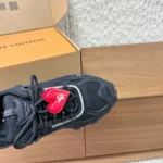 Louis Vuitton Unisex LV Summit Sneaker-Black 1AJAER