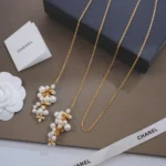 Chanel Women Necklace Metal & Glass Pearls Gold & Pearly White ABH292