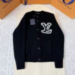 Louis Vuitton LV Men Chunky Intarsia Signature Cardigan-Black 1AJBXP
