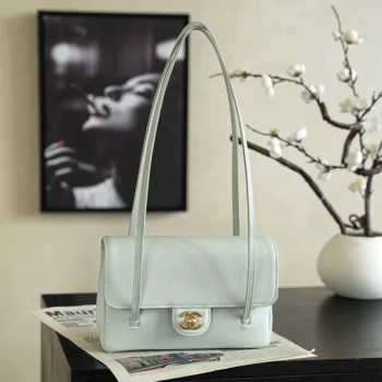 Chanel Women Small Flap Bag Grained Shiny Calfskin & Gold-Tone Metal-Light Green