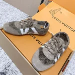 Louis Vuitton Unisex Travels with Grace Coddington-Beige 1AIF06