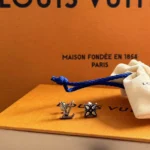 Louis Vuitton Women LV Whisper Earrings-M03666