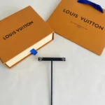 Louis Vuitton Women LV Whisper Earrings-M03666