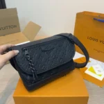 Louis Vuitton LV Unisex Pulse Messenger-Black M14874