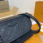 Louis Vuitton LV Unisex Pulse Messenger-Black M14874