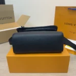 Louis Vuitton LV Unisex Pulse Messenger-Black M14874