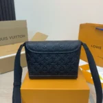Louis Vuitton LV Unisex Pulse Messenger-Black M14874