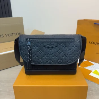 Louis Vuitton LV Unisex Pulse Messenger-Black M14874