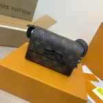 Louis Vuitton LV Unisex Steamer Wearable Wallet M83613
