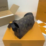 Louis Vuitton LV Unisex Steamer Wearable Wallet M83613