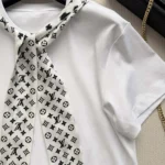 White 100% cotton interlock jersey 100% silk insert Signature print